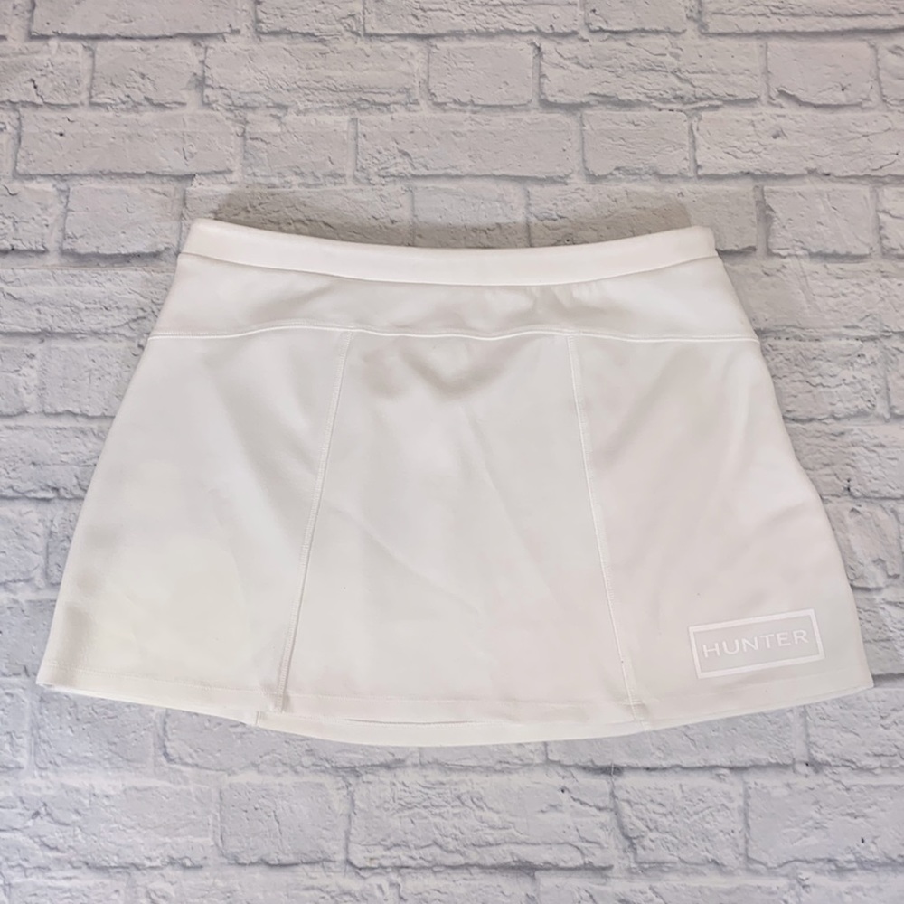 Hunter Mini Short Skirt White Size XL Hunter logo on front Stretch